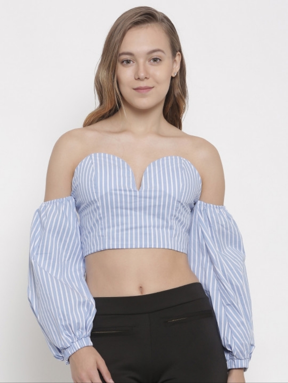 5/$20**Forever 21 Small Blue And White Low V, Off Shouder Sleeves Crop Top